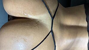 novinha rabuda fucks without condom on sofa creampie