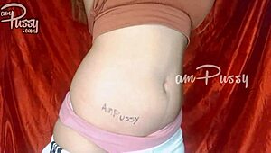 素人妹慢慢脱衣为朋友裸体摆姿