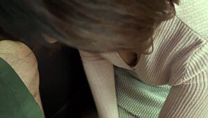 大胆日本妻子朋友Kaho Tamashiro猛操野性内射