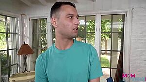 后妈Madison Brite火辣身材激发继子