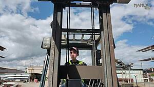 step gay dad escapes into foot fantasy dreams at work