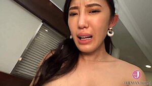 嘿宝贝，想感受我的手指和活塞猛操直到你抽搐吗？