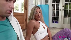 后妈Madison Brite火辣身材激发继子