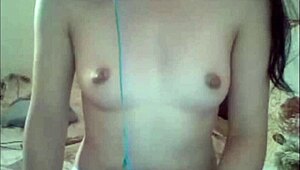 Linh Xinh Shows Off Pink Pussy on Webcam