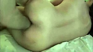 狂野脱衣中的拳交中国女孩