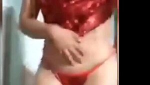 Mi prima perreando en hilo rojo... ataque en vivo con ese big ass! 🔥