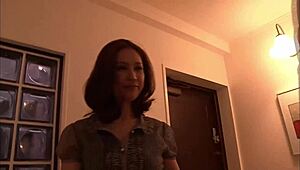 淫荡女总裁在日企办公室自慰POV