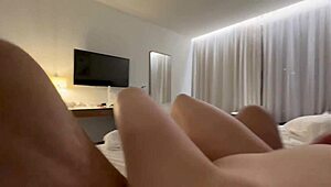 送货员大鸡巴猛干多汁色情女演员直到精液溢出