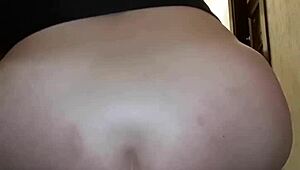 Enquanto o Amigo Assistia TV a Loira Estourou o Rabo - Parte II