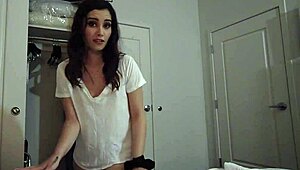 Aria Lee潜入Tony Profane床上，早晨鸡巴手交乐趣😜