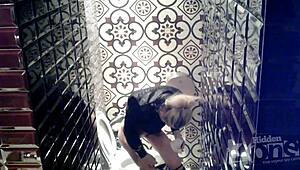 隐藏摄像头偷窥紧致粉嫩肛门