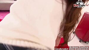 无毛亚洲学生首次尝试色情