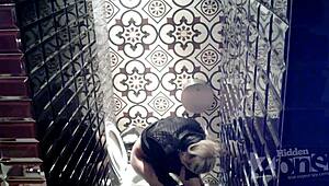 隐藏摄像头偷窥紧致粉嫩肛门