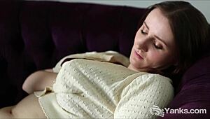 Busty Yanks Aeryn Walker Masturbating