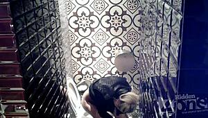 隐藏摄像头偷窥紧致粉嫩肛门