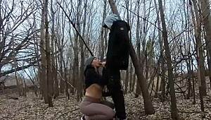 公园无上装大奶丰满妹吸鸡巴