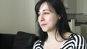 Brooklyn strips down and enjoys her body