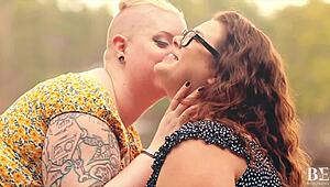 Wow! Spreading for the wildest lunch cunilingus ever!