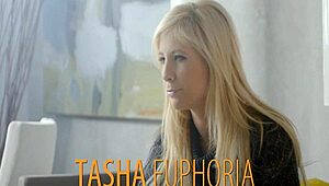 teen chick fingers wet pussy in kinky solo dildo act