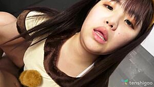 哇，肥美的日本女孩渡边圆香穿着兔女郎装给情人摇摆！🐰