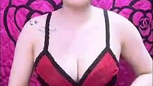 Hey, check this hot Vietnamese girl streaming live right now, wanna join?