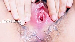 哇，看中国少女18+36D奶网络摄像头！😍