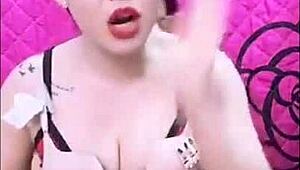 Hey, check this hot Vietnamese girl streaming live right now, wanna join?