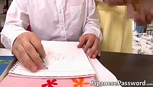 日本老师大奶子在课堂上调皮