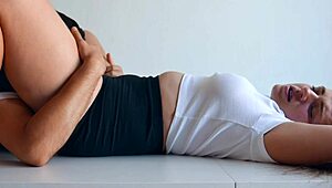 russian milf feeds pussy instead of lunch with licking