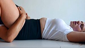 russian milf feeds pussy instead of lunch with licking