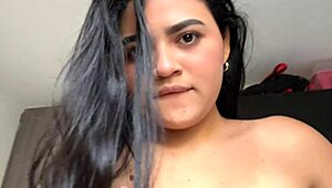 mi hermanastra se dio cuenta que la estaba viendo masturbarse y decidi� cumplir mi fantas�a de follar con ella