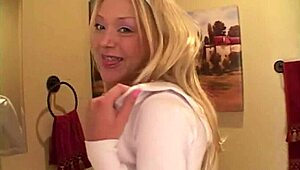 lil lexy says, i'm fingering my pussy slowly like this