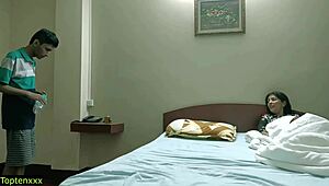 嘿，看这个火辣印度女孩在病毒角色扮演中与少年18+男孩做爱，包括手指和生性爱。