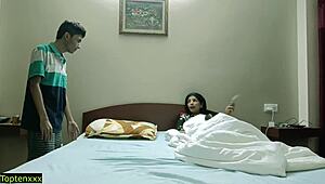 嘿，看这个火辣印度女孩在病毒角色扮演中与少年18+男孩做爱，包括手指和生性爱。