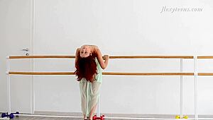 Russian Hotness Zlata Hamupipoke Shows Super Flexible Gymnast Moves