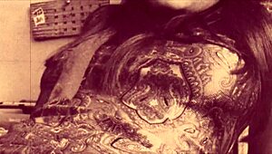 Granny's Retro Beaver Shocks in VINTAGE LONDON