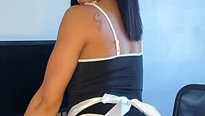 调皮女仆性感黑发纹身AV婊子曲线现实自摸