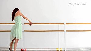 Russian Hotness Zlata Hamupipoke Shows Super Flexible Gymnast Moves