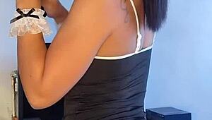 调皮女仆性感黑发纹身AV婊子曲线现实自摸