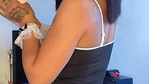 调皮女仆性感黑发纹身AV婊子曲线现实自摸