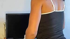 调皮女仆性感黑发纹身AV婊子曲线现实自摸