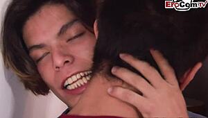 Kleine Teen Freunde Try First-Time Gay Anal Sex with Tight Bodies