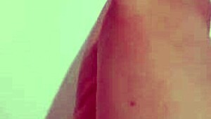 骚妹秀性感美腿抠湿穴自慰