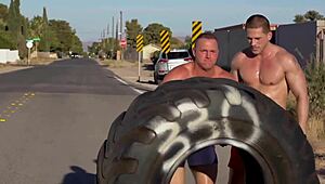 肌肉教练3P健身操狂干