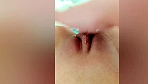 骚妹秀性感美腿抠湿穴自慰