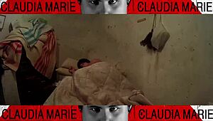 poniendo muy cerda a la gorda meti�ndole cosas por el coño en la chabola domin�ndola a la f fetichistas van a disfrutar 😈