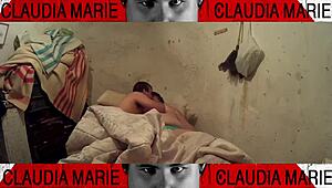 poniendo muy cerda a la gorda meti�ndole cosas por el coño en la chabola domin�ndola a la f fetichistas van a disfrutar 😈