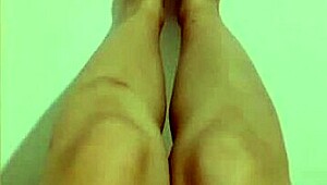 骚妹秀性感美腿抠湿穴自慰