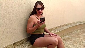 Curvy Married Amateur Deepthroats Delivery Guy's Fat Cock and Swallows to Avoid Paying for Gas