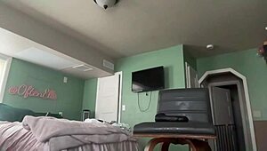 看我骑假阳具一小时，带邋遢喉咙动作